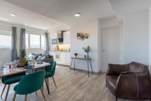 Zdjęcie z galerii obiektu Malaga view terrace and 2BR w Maladze