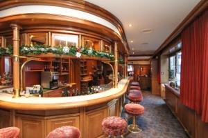 Salone o bar di Hotel Tiroler Adler - bed and breakfast