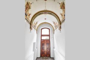 a hallway with a door and a ceiling at HOUSEHOST Apartment I: Studencka Street in Kraków