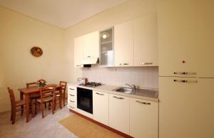 Una cocina o zona de cocina en La Dimora dell'800