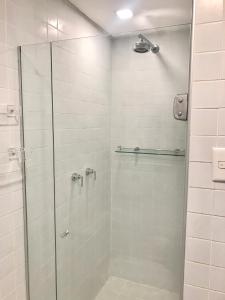 
A bathroom at Atlantic Towers - Flat Ondina
