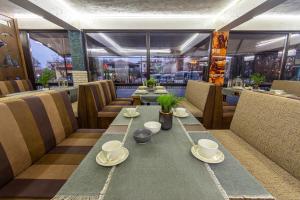 A seating area at Sunny Paradise ll