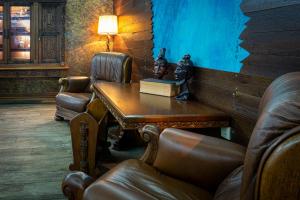 A seating area at Sunny Paradise ll