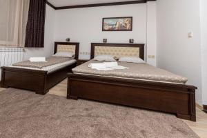 A bed or beds in a room at Sunny Paradise ll