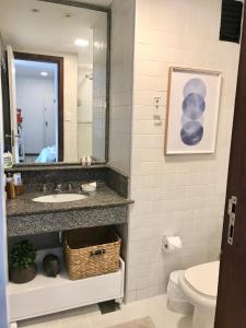 
A bathroom at Atlantic Towers - Flat Ondina
