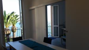 A bed or beds in a room at BLURAPALLO