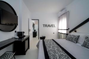 Ένα ή περισσότερα κρεβάτια σε δωμάτιο στο Divelia Hotel