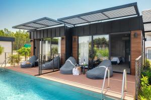 Bazén v ubytování Gava Waterman Island Cottages - All Inclusive nebo v jeho okolí