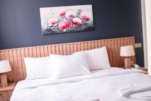 A bed or beds in a room at Sea Breeze Hotel and Apartments