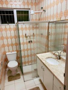 Phòng tắm tại BEACH HOUSE Unidade 1 Casa de Praia Guarujá - 180 Metros do Mar