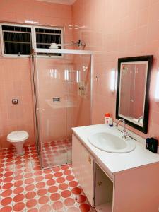 Phòng tắm tại BEACH HOUSE Unidade 1 Casa de Praia Guarujá - 180 Metros do Mar