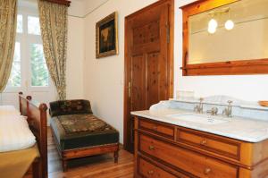 A bathroom at Hotel Lago di Braies