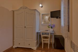 TV a/nebo společenská místnost v ubytování B&B Le Oasi