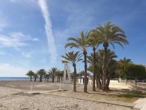 Zdjęcie z galerii obiektu Beautiful flat with sea view and sound of the surf w mieście Santa Pola