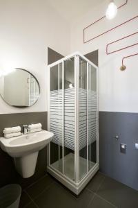 A bathroom at Cassari UpArtments Még 37 kép