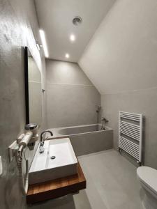 A bathroom at Il Galeone hotel