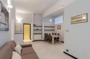 Area soggiorno di ALTIDO Modern Flat for 6 in the heart of Genova Foce