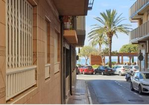 Zdjęcie z galerii obiektu Beautiful flat with sea view and sound of the surf w mieście Santa Pola