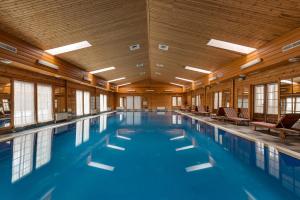 a large swimming pool with chairs in a building at Glіbіvka Family Park in Glebovka