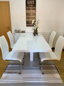 a white table and chairs in a room at Casa Nataliya, via tampori 8 6503 Bellinzona in Bellinzona