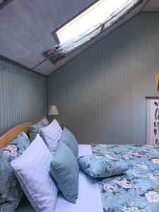 En eller flere senger på et rom på Chalet Blanc