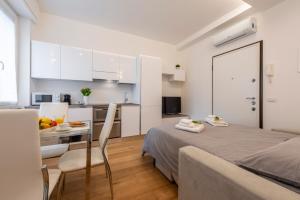 Kuchyňa alebo kuchynka v ubytovaní BnButler Friuli, 24 - Porta Romana Apartment