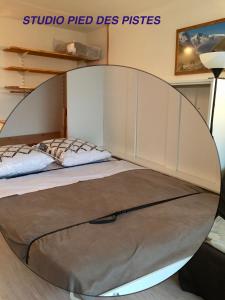 a bedroom with a bed with a round bed frame at Studio pied des pistes in Villard-de-Lans