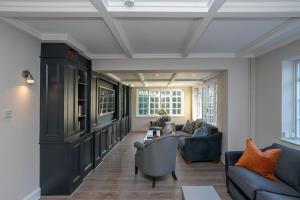Pages Hotel and Guesthouse的休息区
