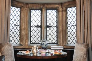 Great Fosters - Near Windsor的休息区
