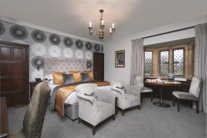 Great Fosters - Near Windsor客房内的一张或多张床位
