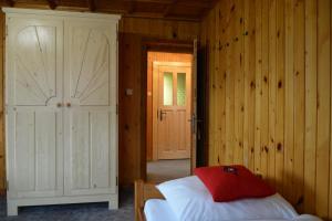 Posteľ alebo postele v izbe v ubytovaní Apartamenty Sosna