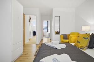 Ένα ή περισσότερα κρεβάτια σε δωμάτιο στο Eton House-Stunning-Castle views-5Bed-Free-Parking