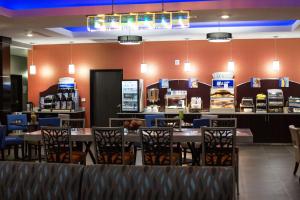 Restavracija oz. druge možnosti za prehrano v nastanitvi Holiday inn Express & Suites Oklahoma City Southeast, an IHG Hotel