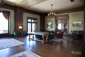 A seating area at University Club of San Francisco