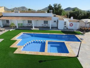 The swimming pool at or close to B&B Finca la Manchica