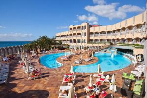 Bazén v ubytování Hotel San Agustin Beach Club nebo v jeho okolí