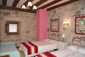 A bed or beds in a room at Los Trashumantes Még 11 kép
