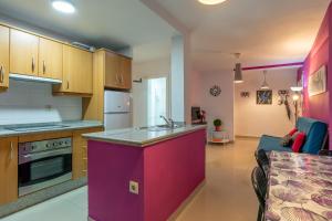 Kuchnia lub aneks kuchenny w obiekcie SevillaHome Teodosio 27