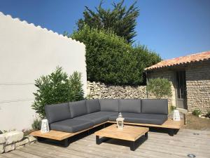a couch and a coffee table on a patio at Villa Pigouille in Sainte-Marie-de-Ré