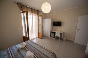 TV a/nebo společenská místnost v ubytování Donna Rosa Accommodation