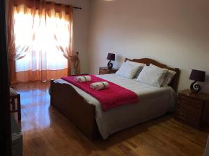 A bed or beds in a room at Casa do Rodrigo