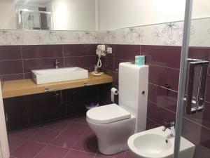 A bathroom at B & B Vittorio Emanuele