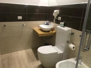 A bathroom at B & B Vittorio Emanuele