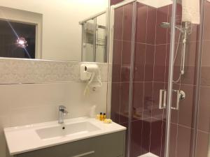 A bathroom at B & B Vittorio Emanuele