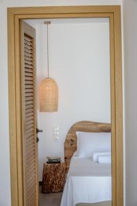 Posteľ alebo postele v izbe v ubytovaní Laia Seafront Luxury Apartments