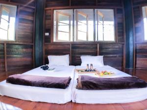 Postel nebo postele na pokoji v ubytování Hidden Treehouse in Khao Yai (8 PAX)