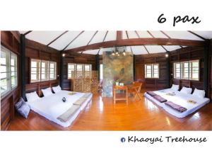 Postel nebo postele na pokoji v ubytování Hidden Treehouse in Khao Yai (8 PAX)