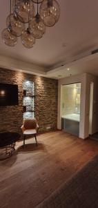 Billede fra billedgalleriet på Skyview Suite - Breathtaking Views From Bed and From Jacuzzi. City Center Skyscraper Upper Floors i Tallinn + 18 billeder