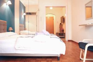 Posteľ alebo postele v izbe v ubytovaní Athens Central 2BD Apartment at Acropolis Plaka