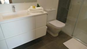 A bathroom at Face à La Mer